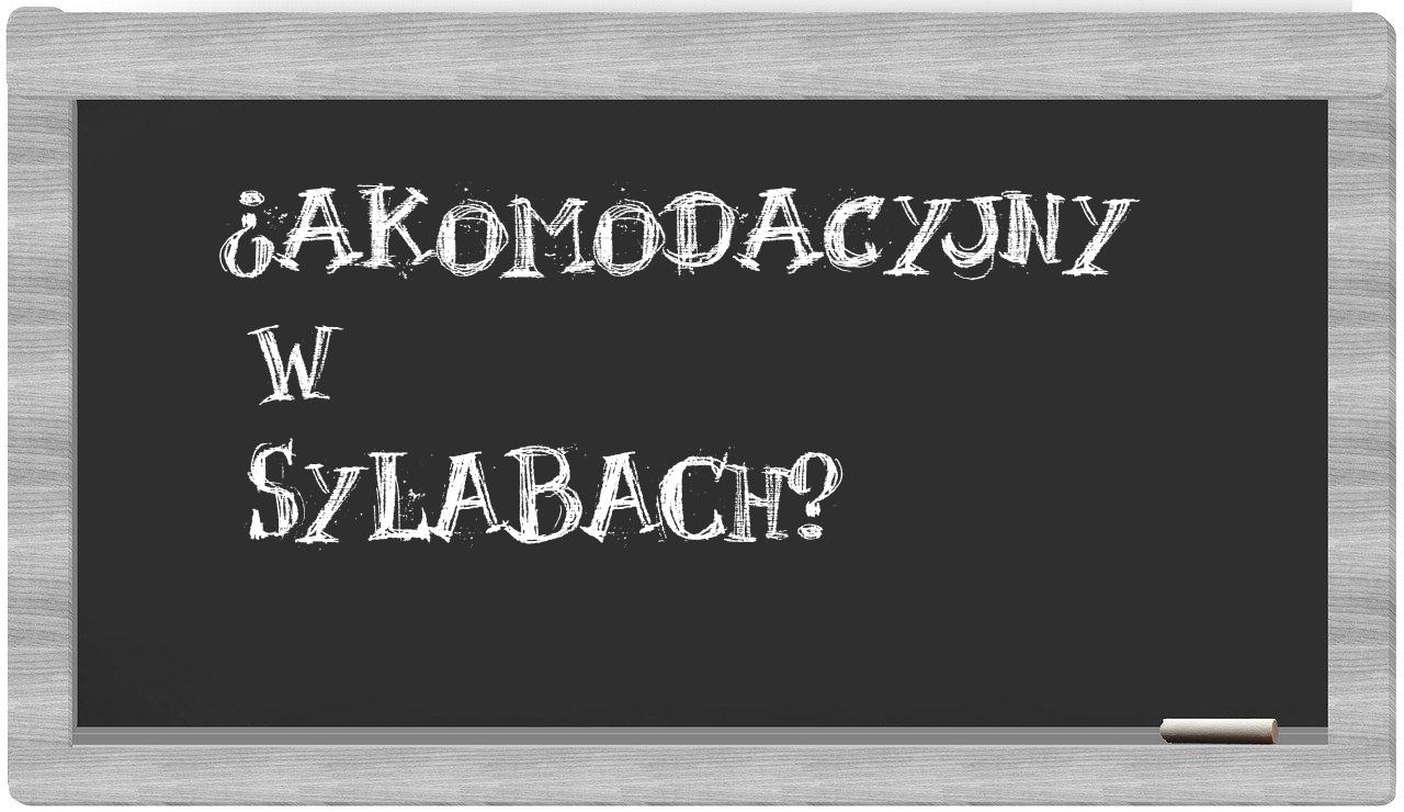 ¿akomodacyjny en sílabas?